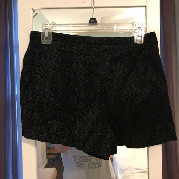 Velvet Printed Shorts - Picture 4 of 4